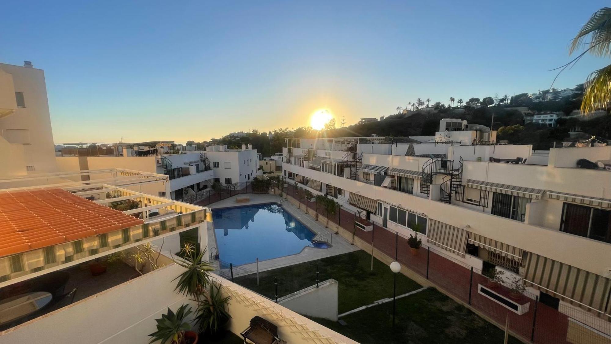 Apartamento Con Vista A La Piscina Lägenhet Benalmádena Exteriör bild
